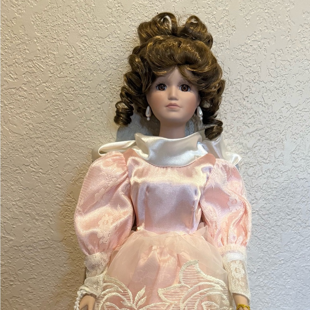 Rare 1993-limited edition porcelain doll-Belle-House of Lloyd. Certificate #5979